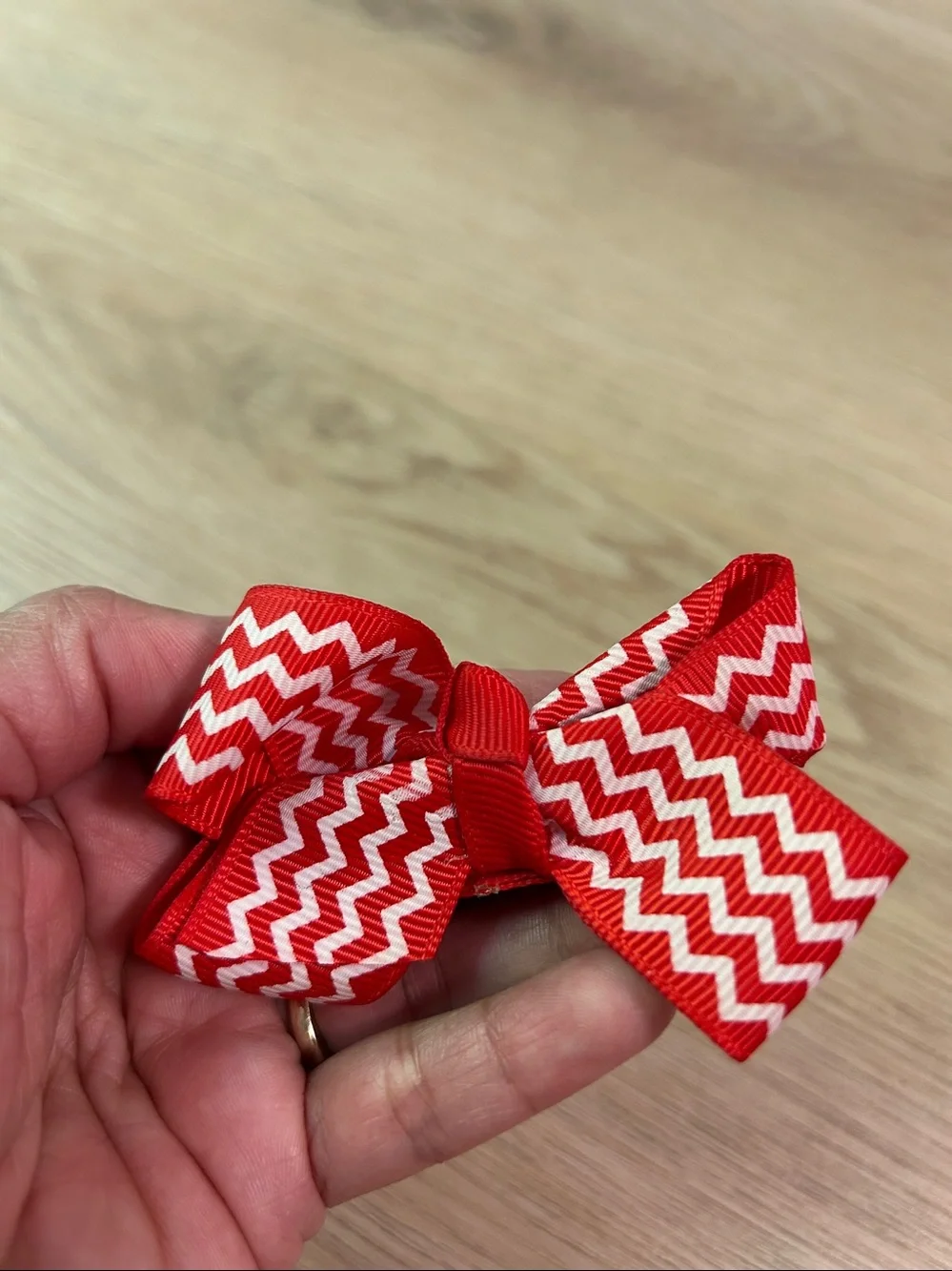 7 Kids Hair Bow Set for Christmas-Holiday Bows, Santa, Hat Clip Hair accessories